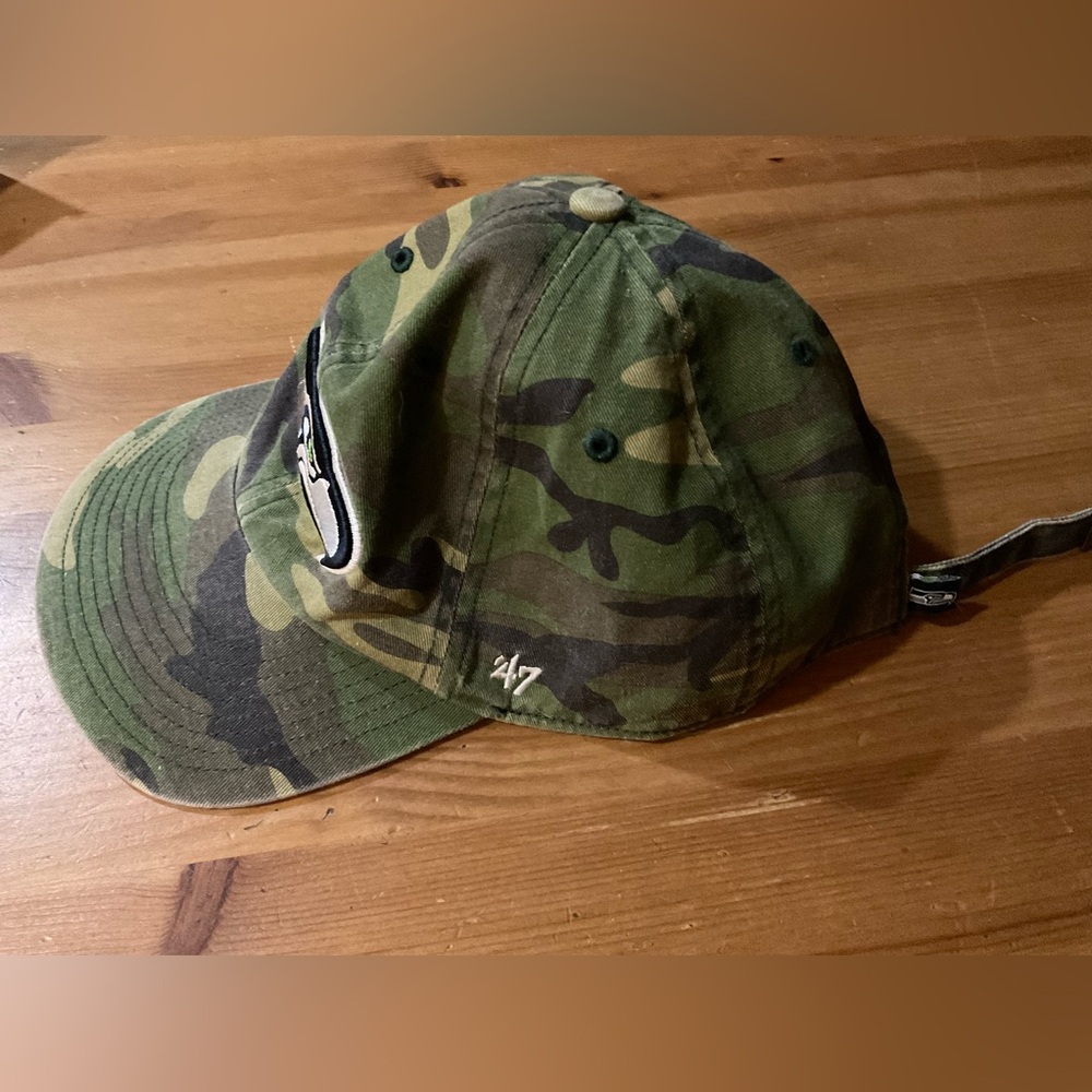 47: Seattle Seahawks NFL sporty active wear camo baseball cap for boys and men. - Picture 2 of 8